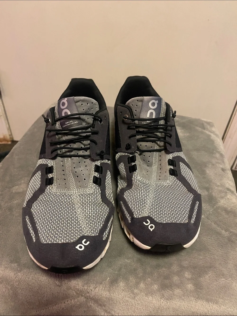 On Running Men's Athletic Shoes - Black & Grey
